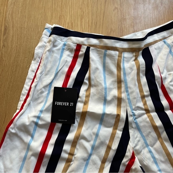 Forever 21 cropped white striped pants super cute gaucho wide leg size MEDIUM - Picture 3 of 4